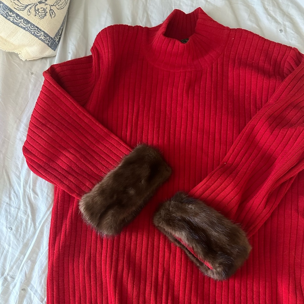 Italian mink cuss sweater size small 100% wool